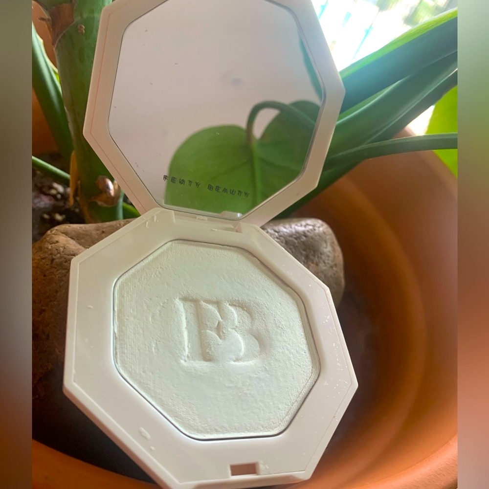 Fenty Highlighter by Rihanna - Picture 2 of 7